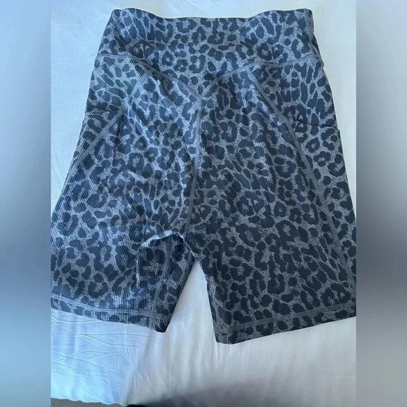 NWOT - Cheetah Biker Shorts - M - Picture 2 of 6